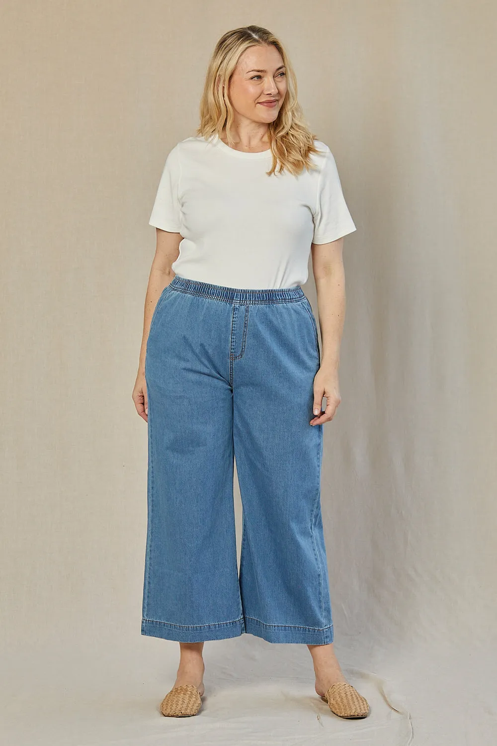 Breezy Chambray Cropped Pant in Light Wash